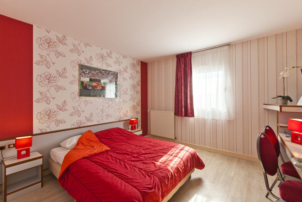 Cit'Hotel Du Circuit Маньи-Кур Экстерьер фото
